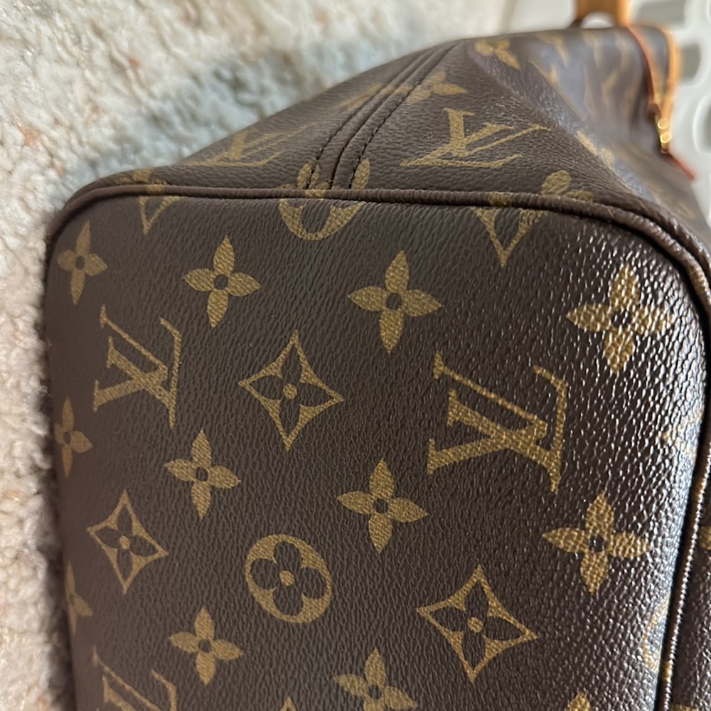 The Neverfull MM Tote - Picture 7 of 10